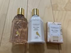 【未使用】FIORELLO ボディローション シャワージェル バスソルトセットのサムネイル