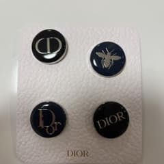 Dior ロゴ入りピンバッジ4個のサムネイル