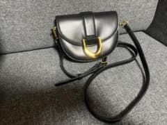 【CHARLES&KEITH 】チャールズアンドキース 黒 ショルダーバッグのサムネイル