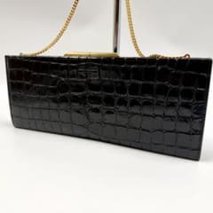 極美品【イヴサンローラン】チェーンウォレット バッグ クロコ型押し エナメル 黒 極美品【イヴサンローラン】チェーンウォレット バッグ クロコ型押し