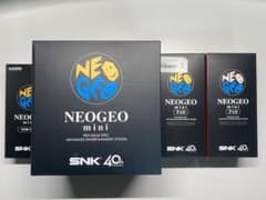 SNK NEOGEO ネオジオミニ & コントローラ2個 & ハードケース付きのサムネイル