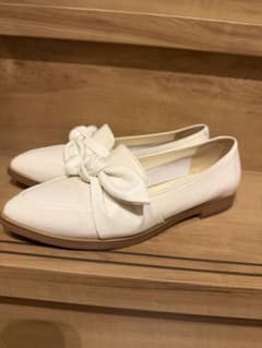 美品DIANA フラットパンプス ホワイト リボンのサムネイル