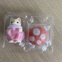 シルバニア　赤ちゃん森であそぼシリーズ　シルクネコの赤ちゃん　きのこの帽子