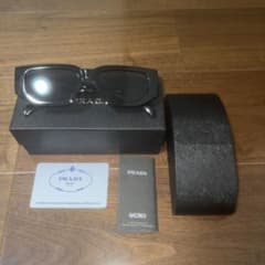 PRADA サングラス ブラックのサムネイル