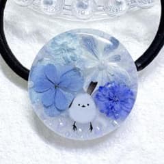 ③-①レジンヘアゴム。紫陽花。八重咲きコデマリ。シマエナガ。 - メルカリ