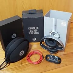 ビーツヘッドフォン　solo2 wirelessのサムネイル