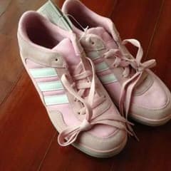 ※お取り置き中※adidas☆ピンクスニーカーのサムネイル
