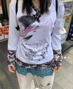 1moreSheep韓國ピンクスター 迷彩切替VネックTシャツ Mサイズのサムネイル