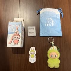 POP MART ラブブ イニシャル 『 V 』のサムネイル