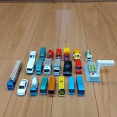 トミカ　21台（信号付）のサムネイル