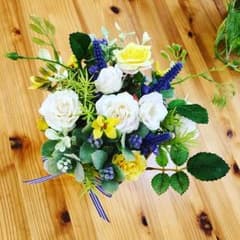 ★フラワーアレンジメント（造花）薔薇&グリーンのサムネイル