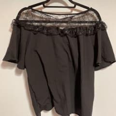 黒の肩出しトップスのサムネイル