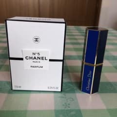 CHANEL NO5 PARFUM과 그리스도인 디올의 립스틱을 세트로