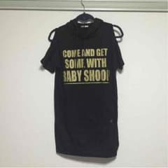 baby shoop 肩開き英字ワンピースのサムネイル