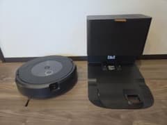 iRobot Roomba j7+ ロボット掃除機 本体 自動ゴミ収集機付き iRobot Roomba j7+ ロボット掃除機 本体 自動ゴミ収集機付き - メルカリ