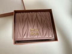 miu miu マテラッセ 財布 ピンクのサムネイル