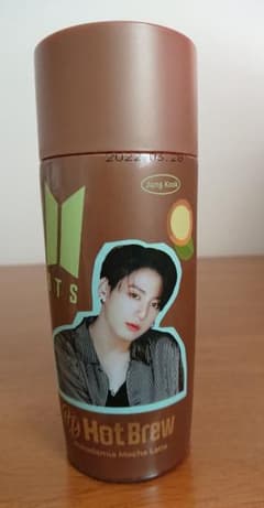 BTS　コーヒー ホットブリュー マカダミアモカラテ　グクのサムネイル