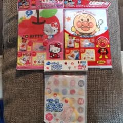 お食事エプロン　3個セット　使い捨て　アンパンマン　プーさん　キティちゃんのサムネイル