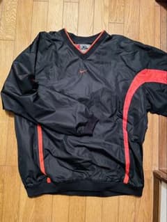 4/1まで出品！Nike XL ナイロン　プルオーバー 黒/赤のサムネイル
