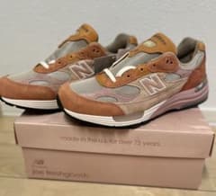 New Balance 992 ベージュ/オレンジ スニーカーのサムネイル