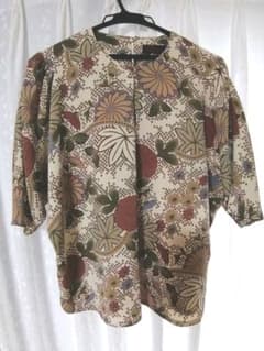 【値下げ】詩仙堂　花柄　トップスのサムネイル