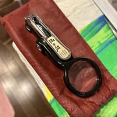 黒い拡大鏡付き爪切り ケース付きのサムネイル