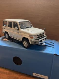値下げ！　非売品　ランドクルーザー70  サンプルミニカー　058ホワイトのサムネイル