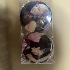 安室奈美恵 缶バッジ 2個セット - メルカリ