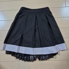 POETIQUE プリーツスカート 黒とグレー Mサイズのサムネイル