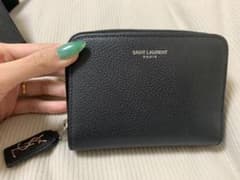 Yves Saint Laurent 財布のサムネイル