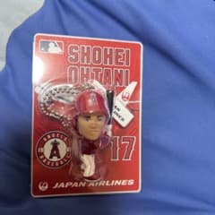大谷翔平 JAL 限定 フィギュア キーホルダー 赤白 セット　記念グッズ 大谷翔平 JAL コラボ ボブルヘッド キーホルダー - メルカリ