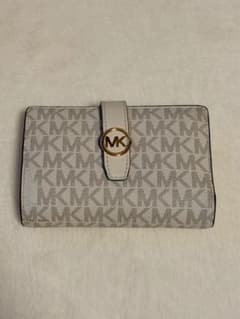 Michael Kors MKシグネチャー 2つ折り財布のサムネイル
