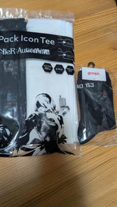 グラニフ　NieR:Automata　支援ユニット　TシャツＬ　＆　ソックスМのサムネイル