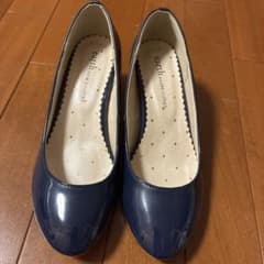 パンプス アースミュージック&エコロジー　ネイビー　エナメル　23.5のサムネイル