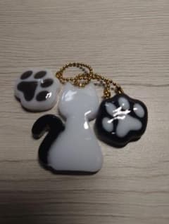 No 291 猫＆肉球ボールチェーン　白黒のサムネイル