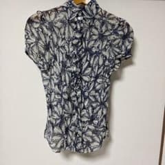 今週日曜日に削除します⭐︎トゥモローランド　薄手柄ブラウスのサムネイル