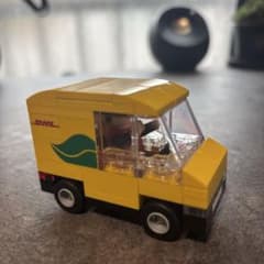 LEGO DHL 配送トラック ミニフィギュア付きのサムネイル