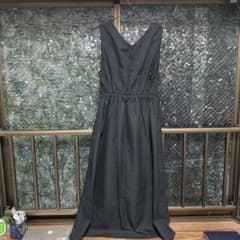 黒のノースリーブロングワンピースのサムネイル