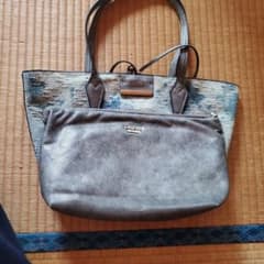 GUESS トートバッグ ポーチ付きのサムネイル