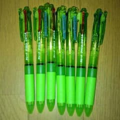 4色新品未使用ボールペン。surari （0、7）のサムネイル