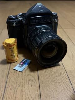 Pentax67カメラ、f4.5 75mmレンズ、フィルム1本付き、 Pentax67カメラ、f4.5 75mmレンズ、フィルム1本付き、 - メルカリ
