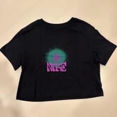 NIKE グラフィック クロップド Tシャツ ブラック 試着のみのサムネイル