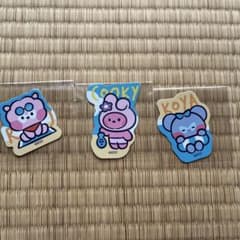 BT21 ステッカー3枚新品　おまけ付きhanaミラーキーホルダーのサムネイル