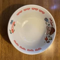 子ども用陶器皿 赤い模様 キャラクター付きのサムネイル