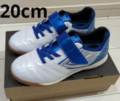 美品☆値下げ umbro サッカーシューズ キッズ 20cm アンブロ インドアのサムネイル