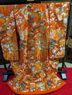 オレンジ地 鳳凰 花文様 華やか 唐織物色打掛 - メルカリ
