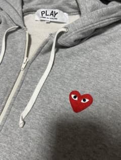 PLAY COMME des GARCONSハートワッペンジップパーカー - メルカリ