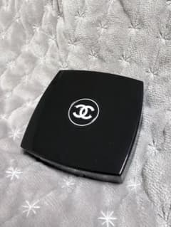 CHANEL プードゥル　ルミエール　グラッセ〈フェイスパウダー〉のサムネイル