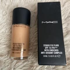 M・A・C スタジオ フィックス フルイッド SPF 15 ファンデーションのサムネイル
