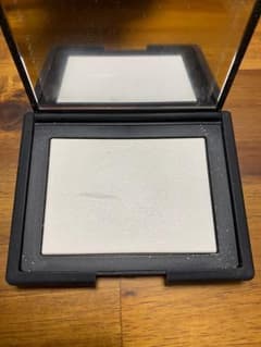 NARS ライトリフレクティングセッティングパウダーのサムネイル